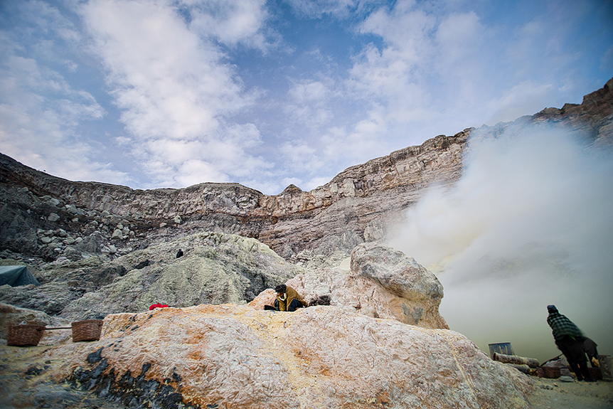 Kawah Ijen 2799 m n.p.m  – Blue Lava