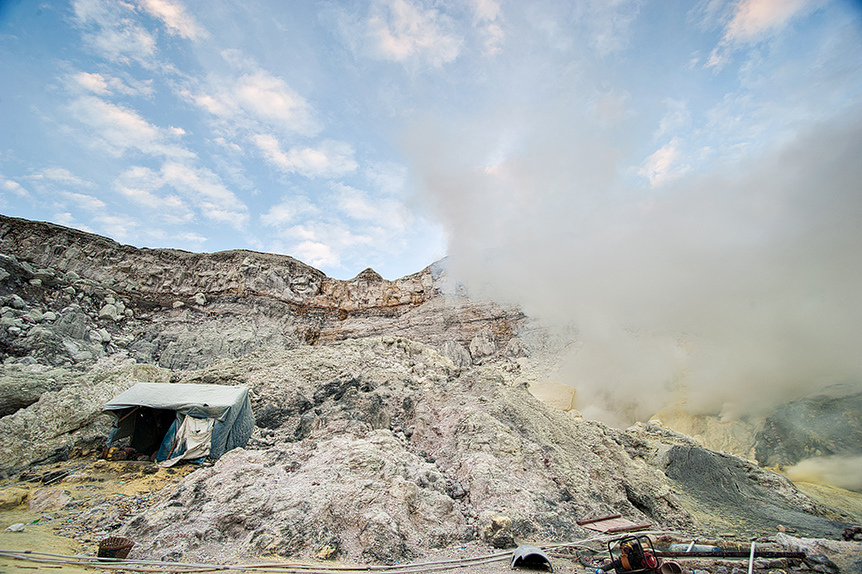 Kawah Ijen 2799 m n.p.m  – Blue Lava