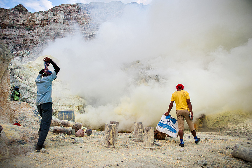 Kawah Ijen 2799 m n.p.m  – Blue Lava