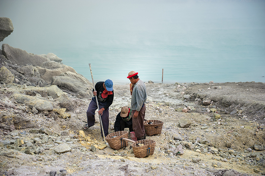 Kawah Ijen 2799 m n.p.m  – Blue Lava