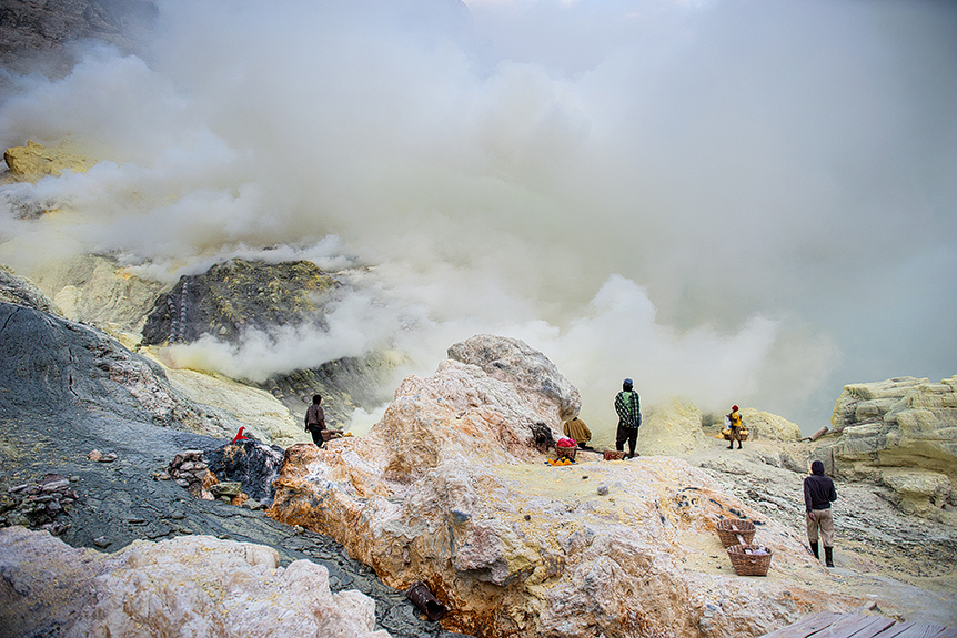 Kawah Ijen 2799 m n.p.m  – Blue Lava