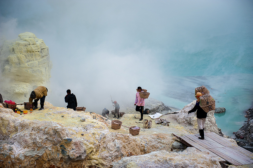 Kawah Ijen 2799 m n.p.m  – Blue Lava