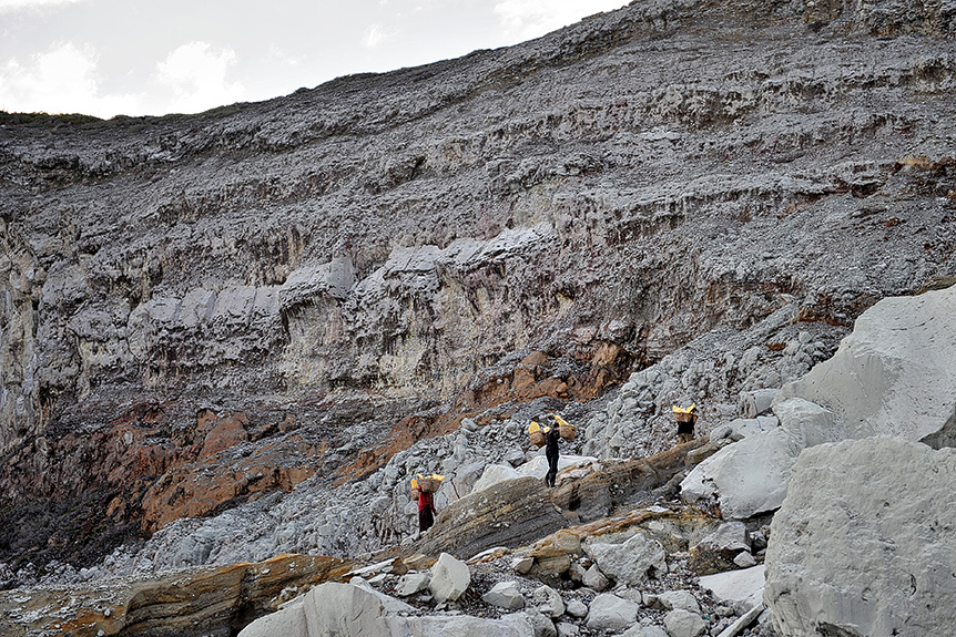 Kawah Ijen 2799 m n.p.m  – Blue Lava
